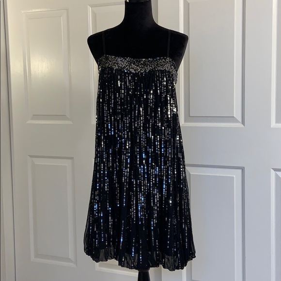 Scala Dresses & Skirts - 🖤 Scala sequin dress size 6